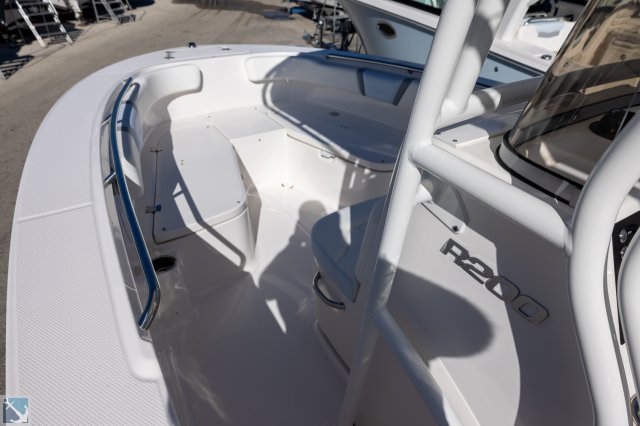 New 2025 Robalo R200 for sale